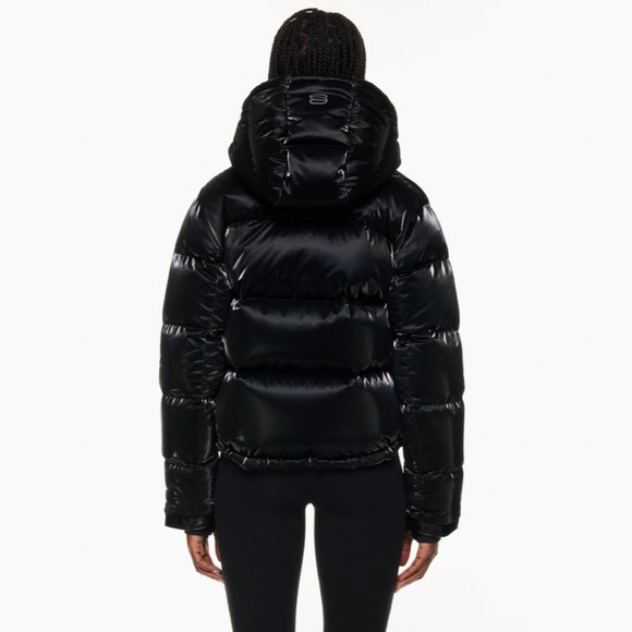 Aritzia The Super Puff Shorty Cropped puffer jacket black liquid shine - Picture 7 of 11